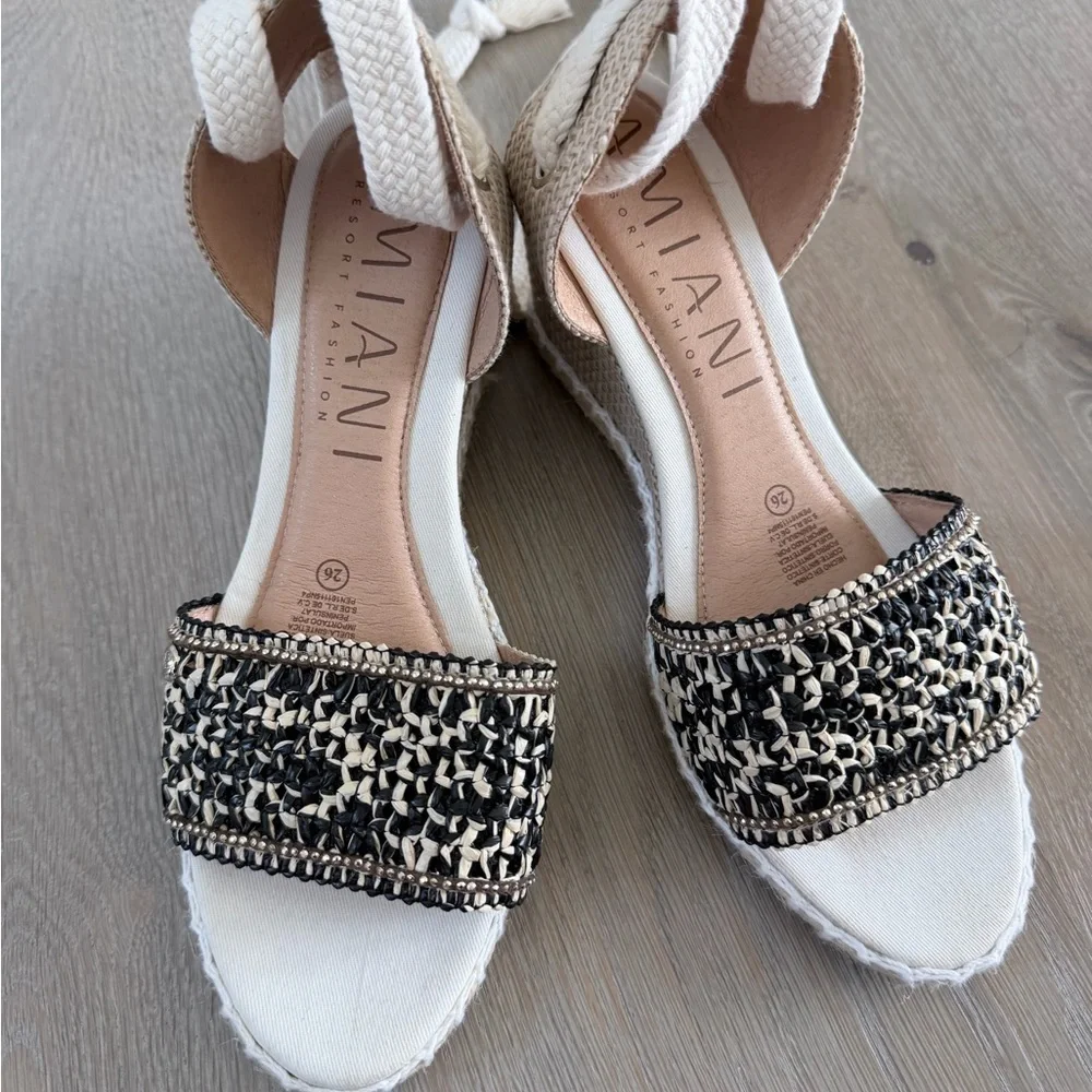 Like New Miani Black and Cream Espadrille Sandals size 8